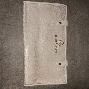 Kendra Scott Jet Set Travel Case